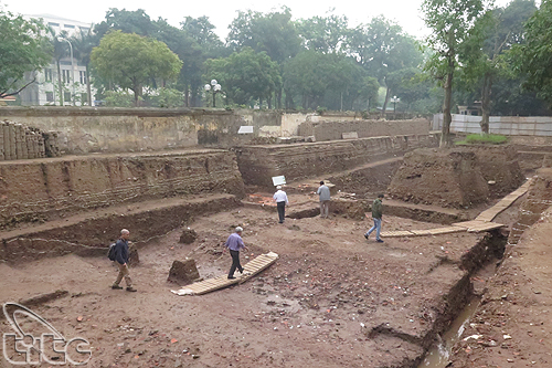 Báo cáo sơ bộ kết quả khai quật khu vực chính điện Kính Thiên – Hoàng thành Thăng Long năm 2017