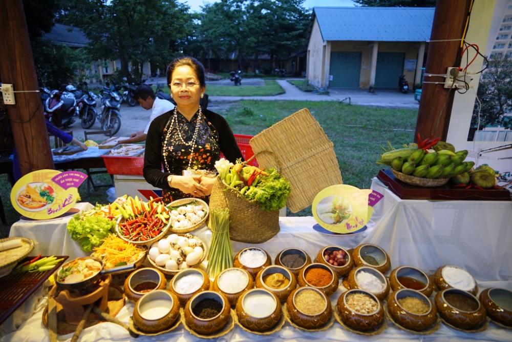 Đến Huế trải nghiệm 100 món ăn cung đình và món ăn Việt 