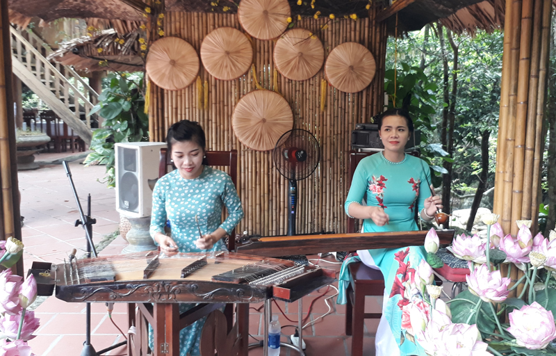 Quảng Ninh: Dùng âm nhạc dân tộc để níu chân du khách