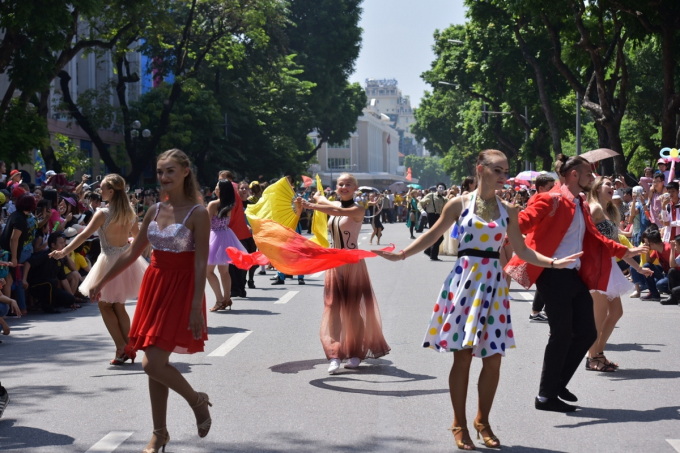 Rực rỡ sắc màu Carnival đường phố Thanh Hóa 2019